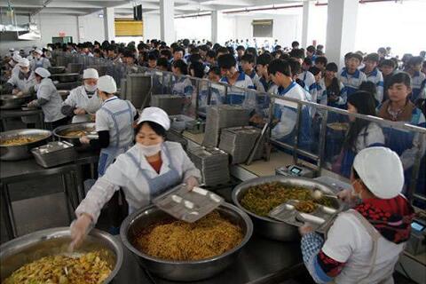 學(xué)校食堂承包這個(gè)近乎被壟斷的賺錢生意，如今卻“開不下去”？